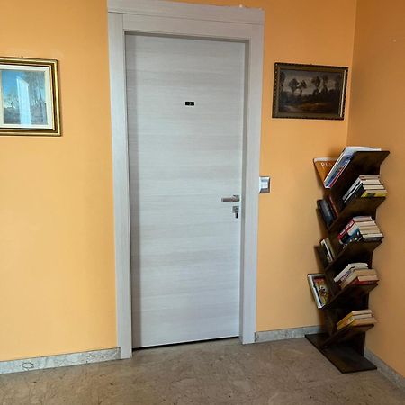 Boutique Affittacamere Attico In Centro Cuneo Exterior foto